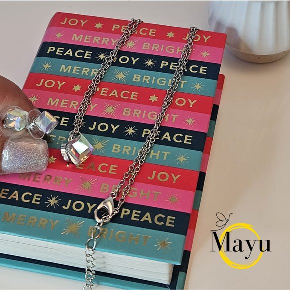 NWT NECKLACE AND EARRING SET - Picture 1 of 1